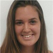 Profesora graduada da clases de inglés a niños